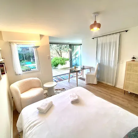 Au Calme Sur Jardin Avec Terrasse Pensjonat