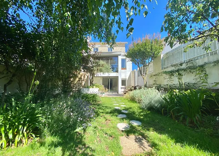 Au Calme Sur Jardin Avec Terrasse Guest house 3*